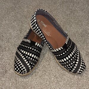 TOMS Black and White Geometric Slip-Ons size 7.5